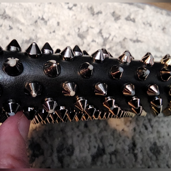 *SOLD* Christian Louboutin Panettone Spike Leather Wallet - Picture 10 of 14